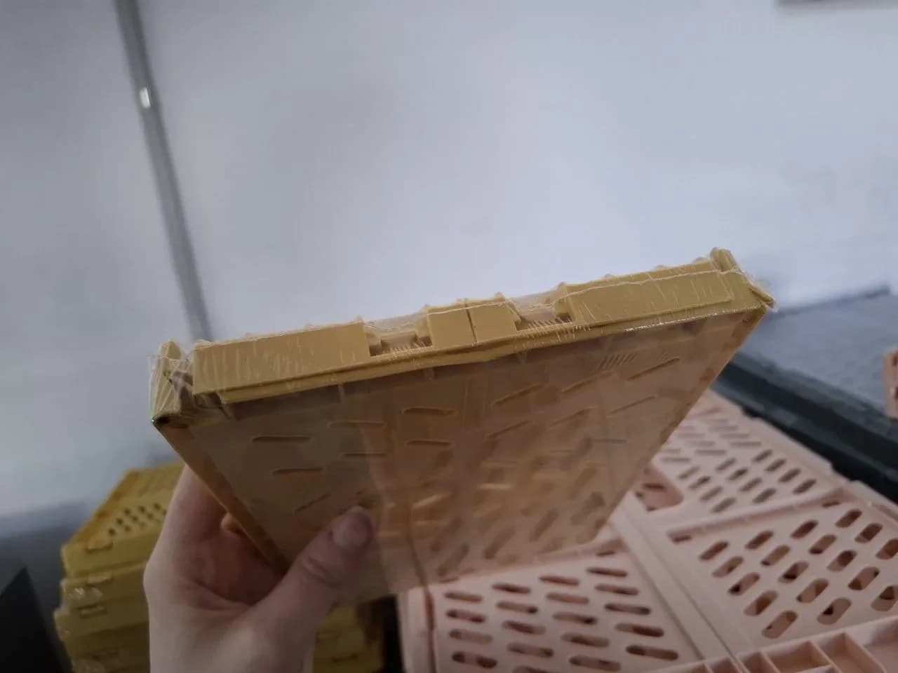Ящик складной, желтый, с дефектом