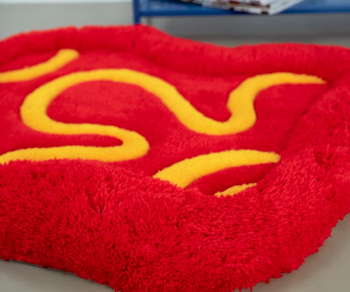 Коврик-лежанка красная, 70х75