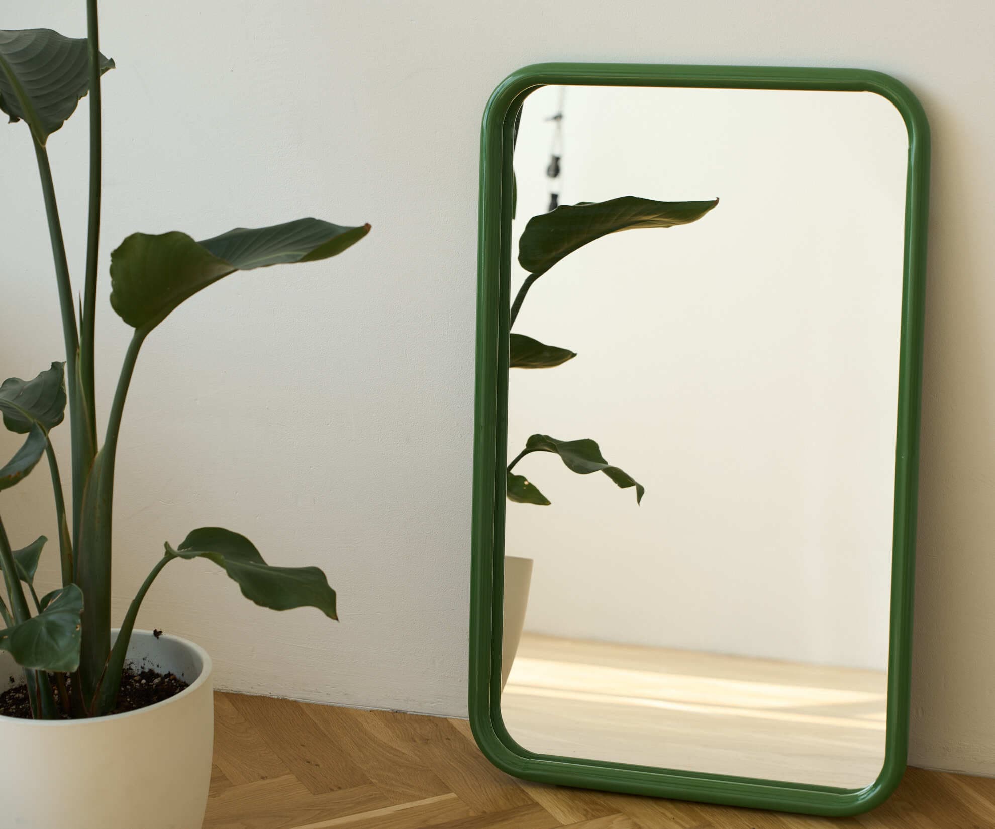 Зеркало на металлической раме 50х80 см, зеленое