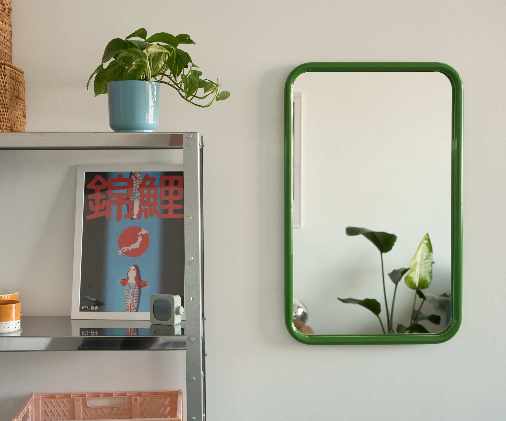 Зеркало на металлической раме 50х80 см, зеленое