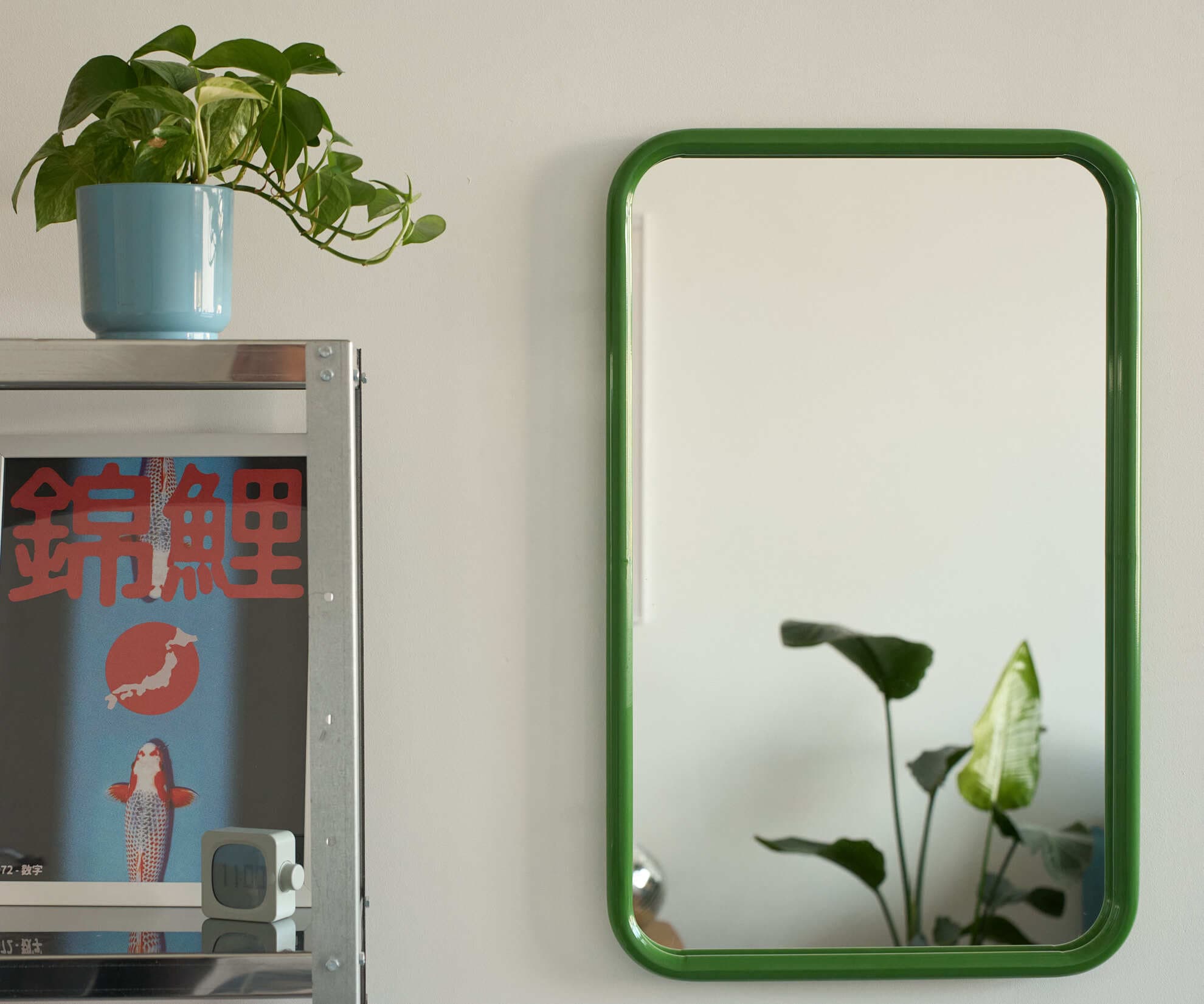 Зеркало на металлической раме 50х80 см, зеленое