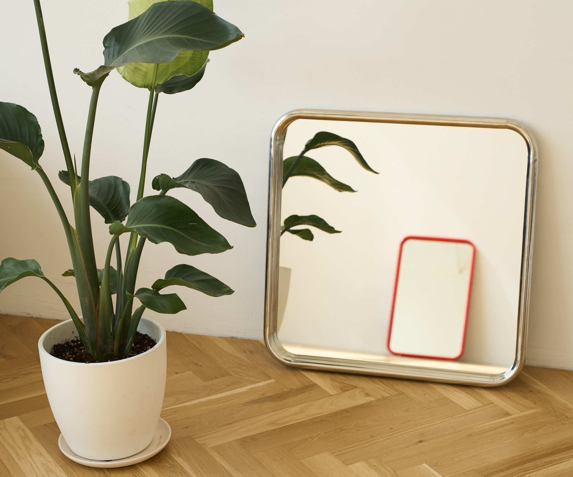 Зеркало на металлической раме, хром