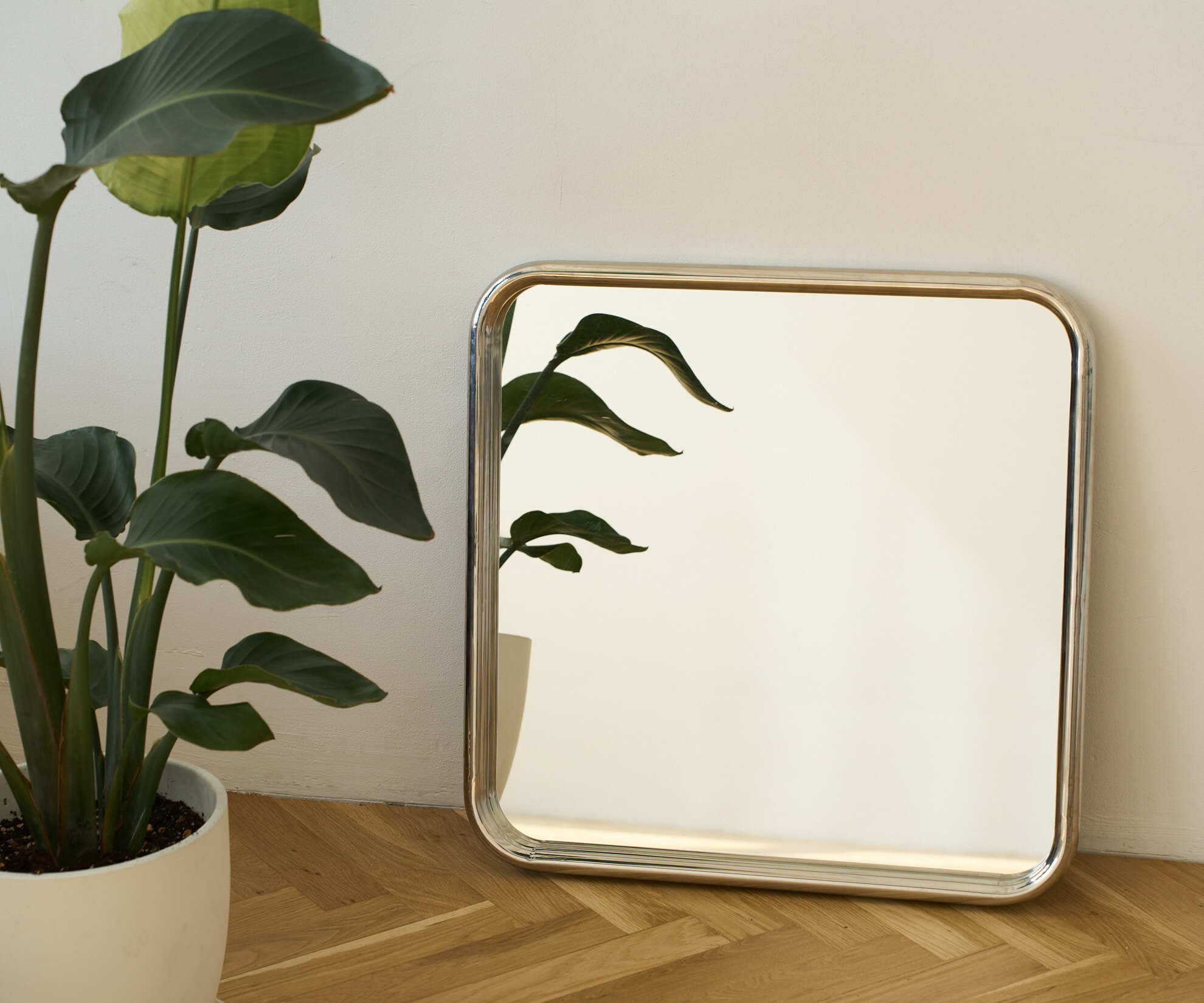 Зеркало на металлической раме, хром