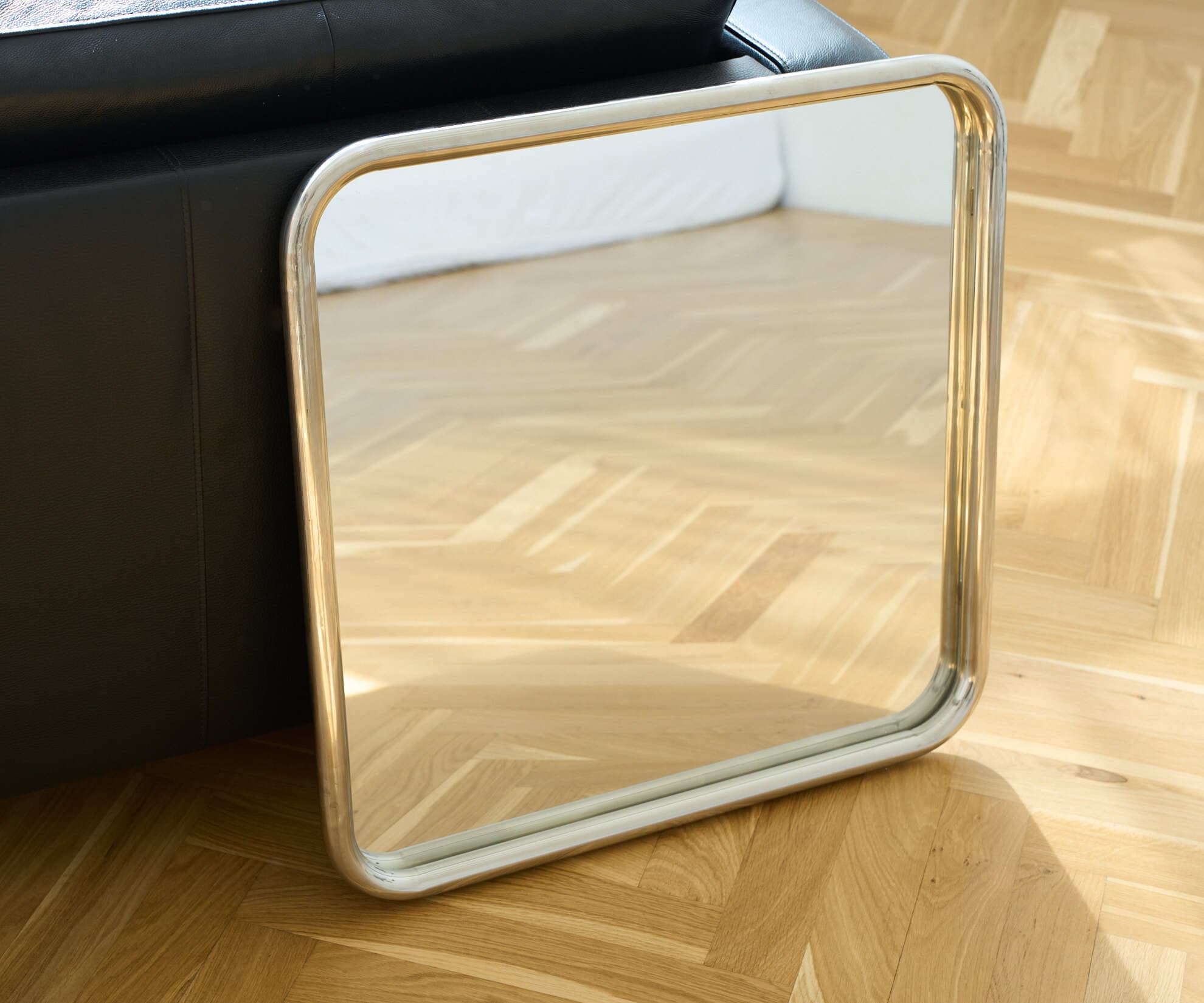 Зеркало на металлической раме, хром