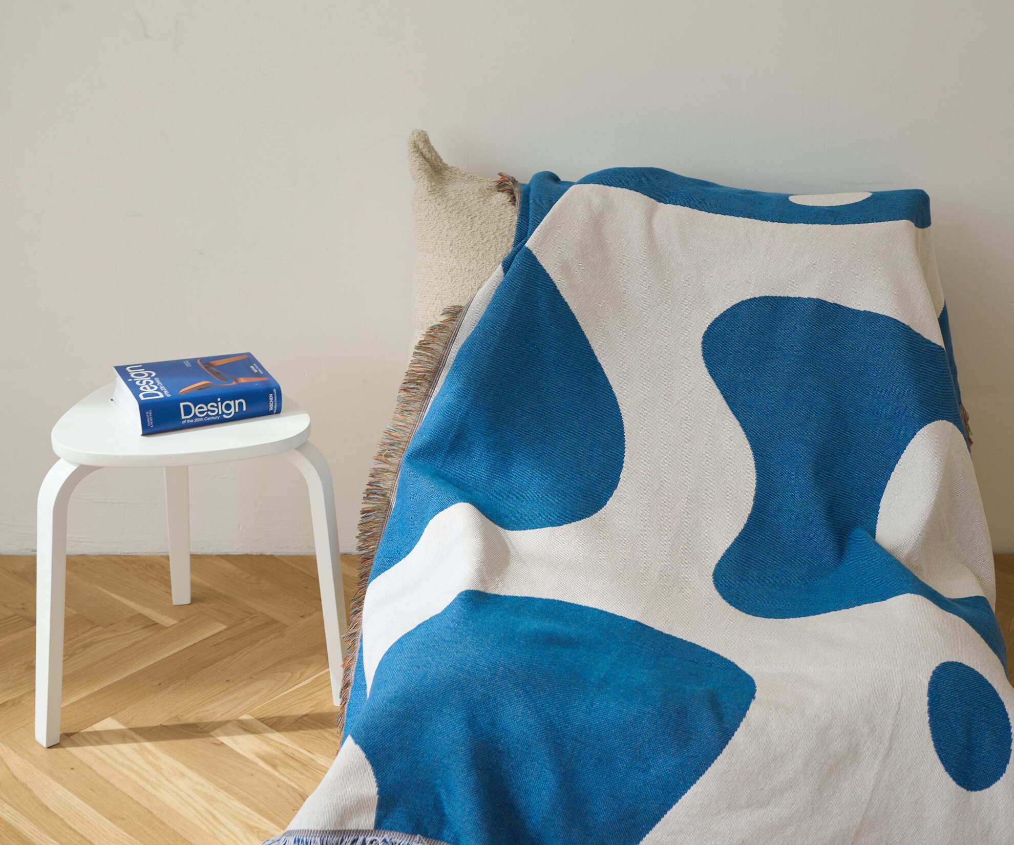 Табурет из фанеры, белый