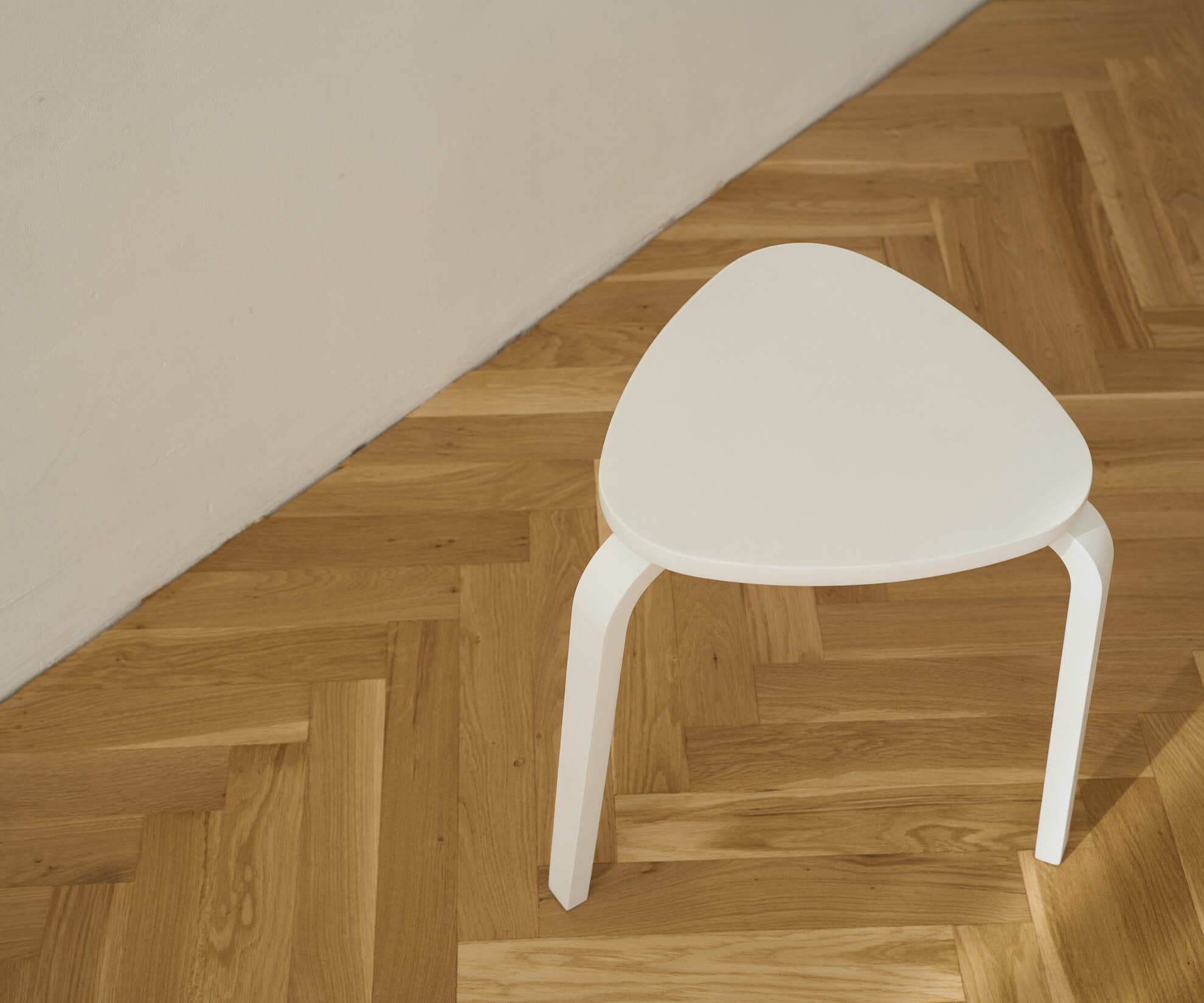 Табурет из фанеры, белый