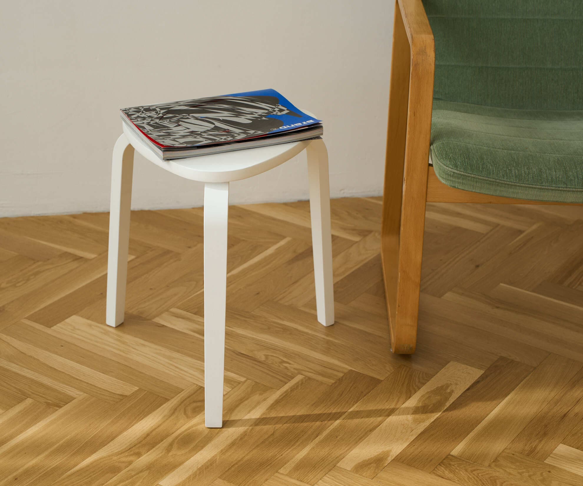 Табурет из фанеры, белый