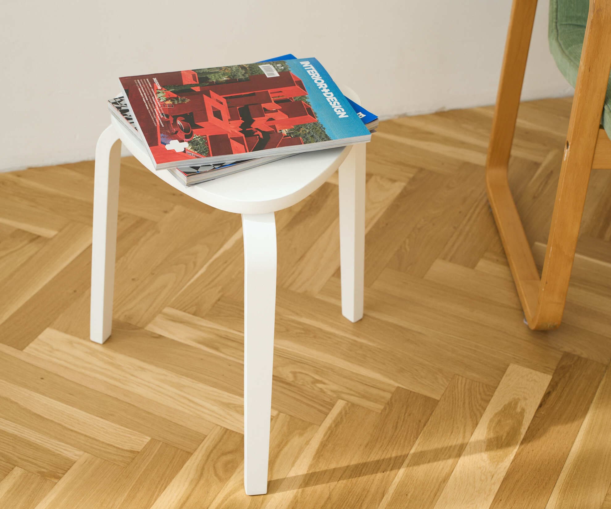 Табурет из фанеры, белый