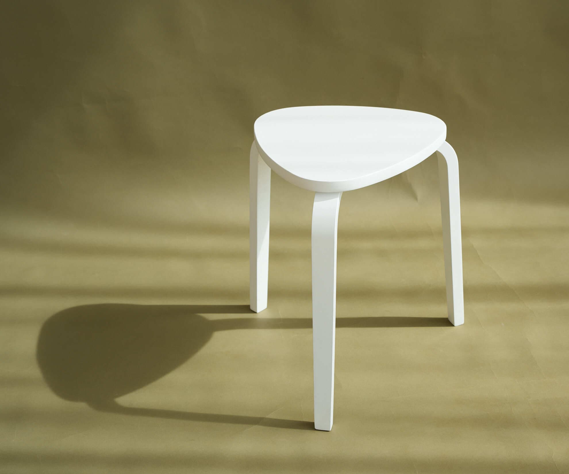 Табурет из фанеры, белый