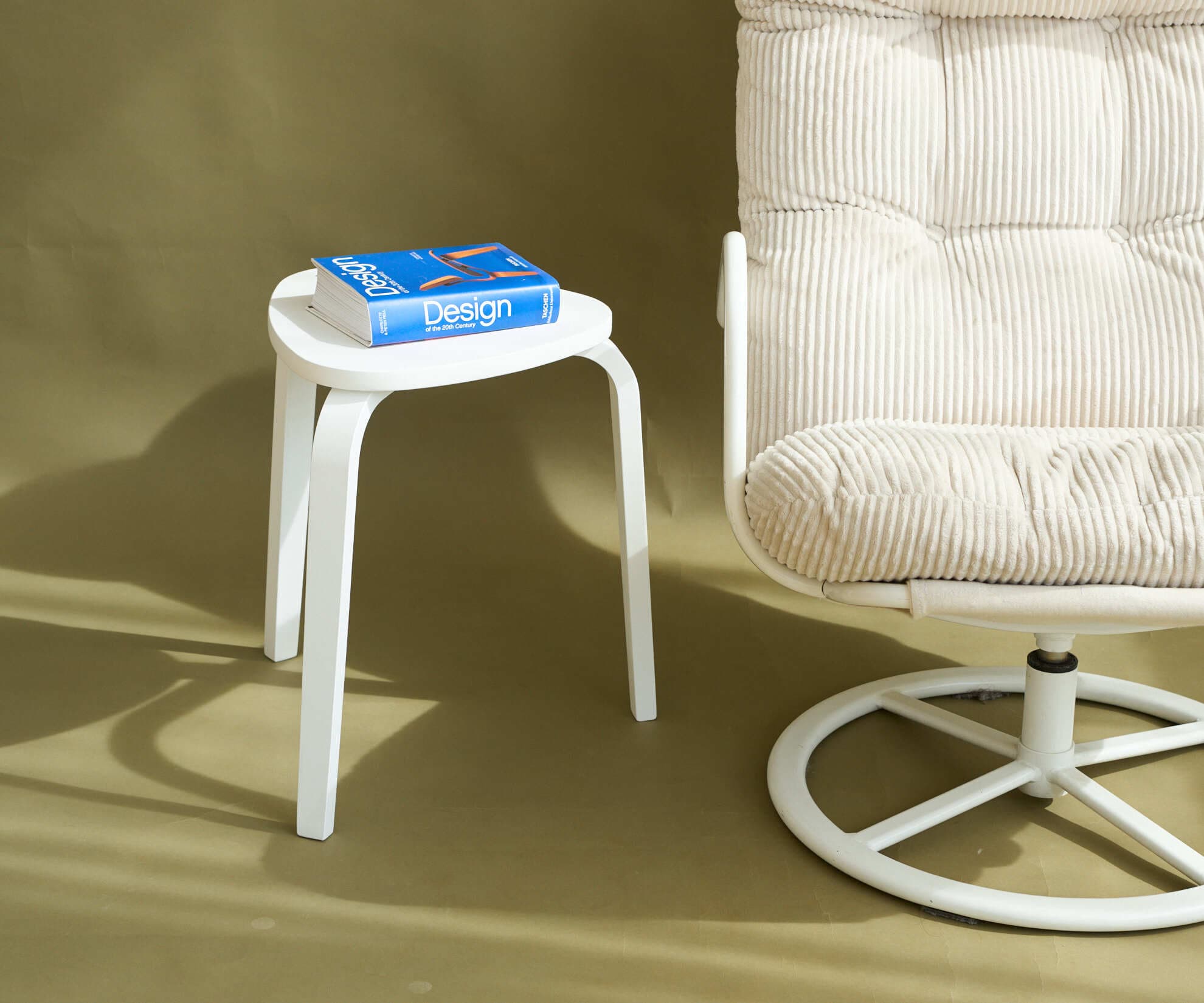 Табурет из фанеры, белый