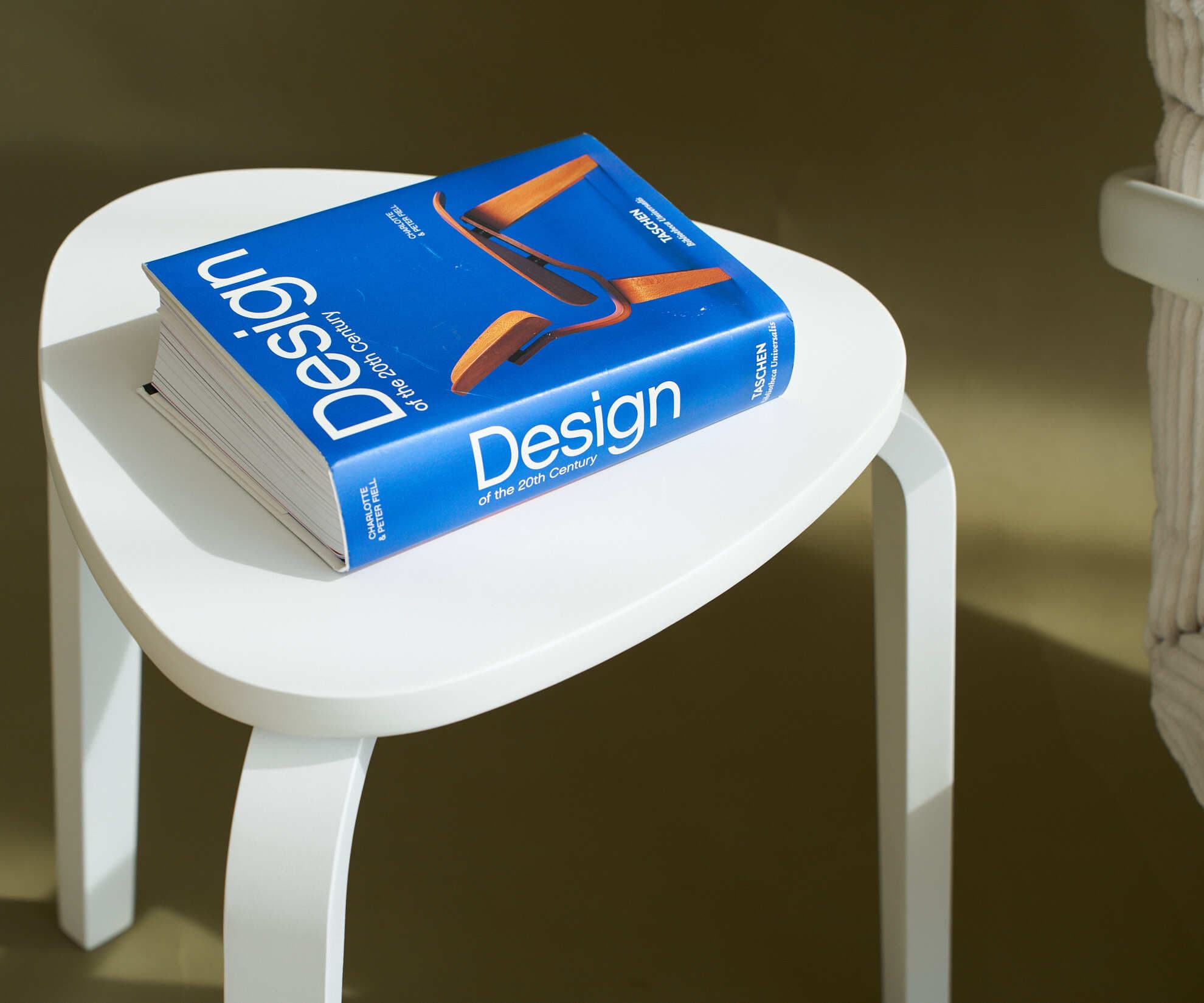 Табурет из фанеры, белый