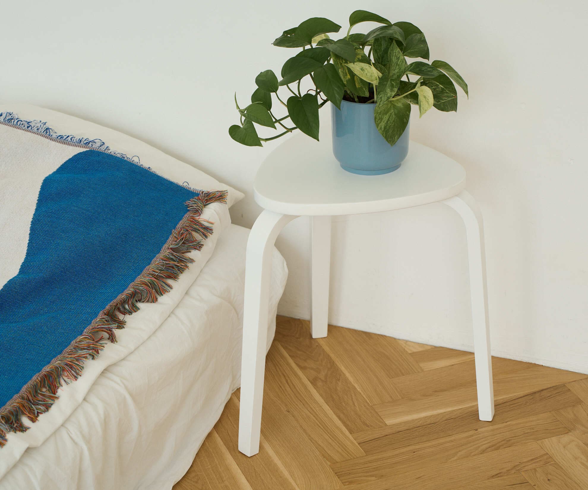 Табурет из фанеры, белый