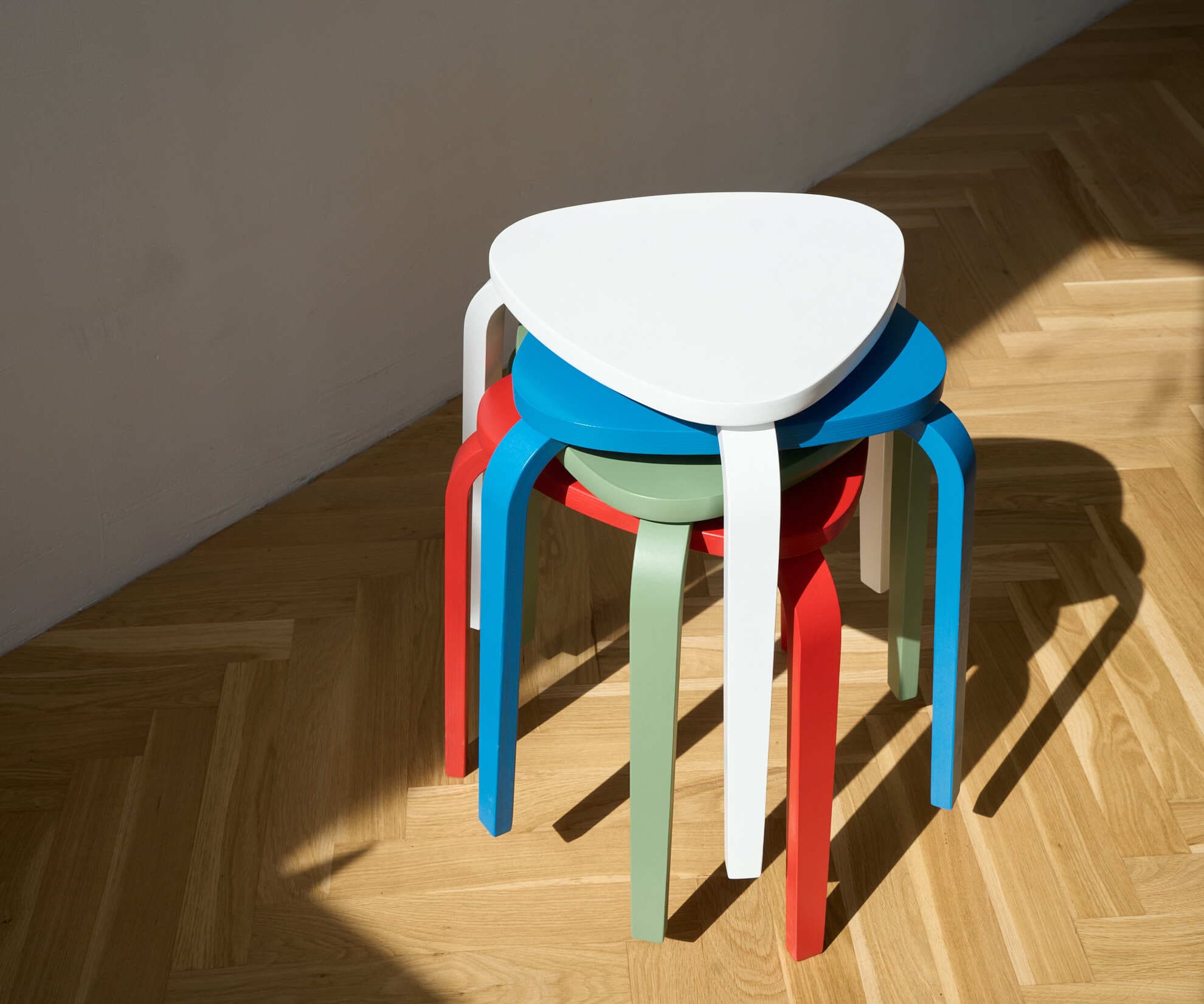 Табурет из фанеры, белый