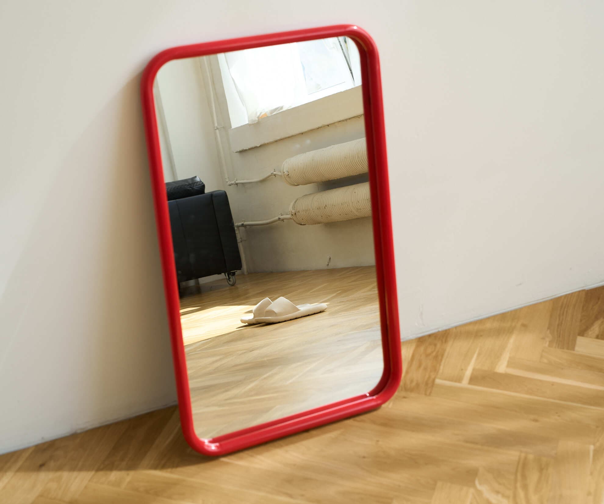 Зеркало на металлической раме 50х80 см, красное