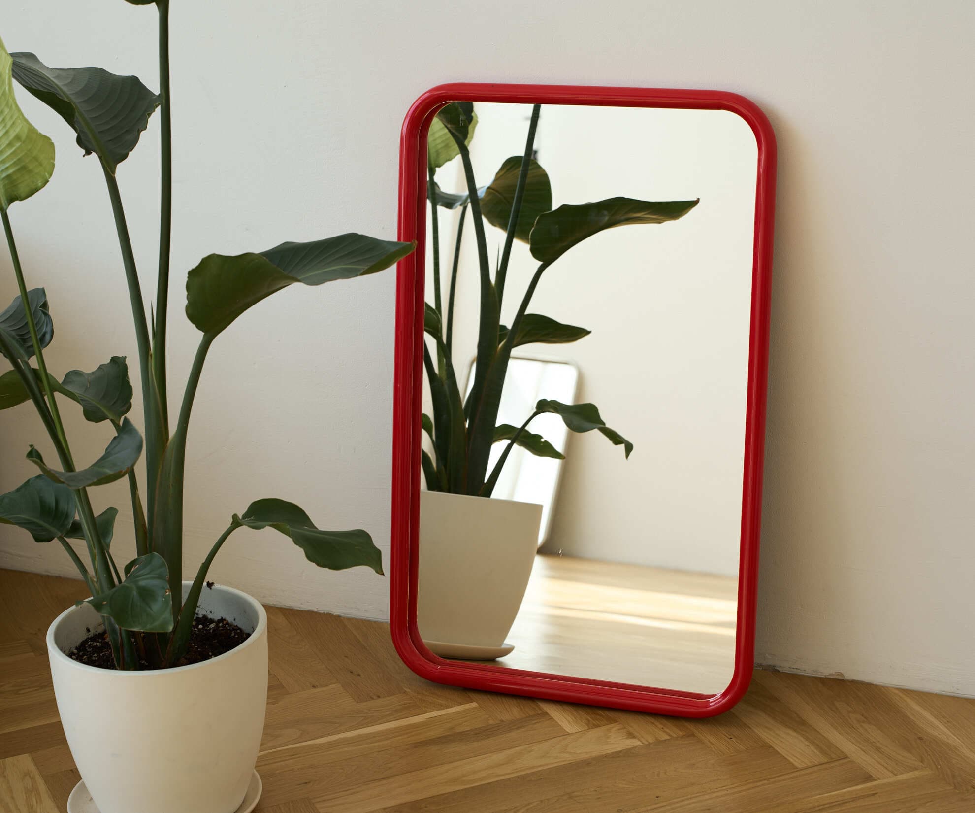 Зеркало на металлической раме 50х80 см, красное