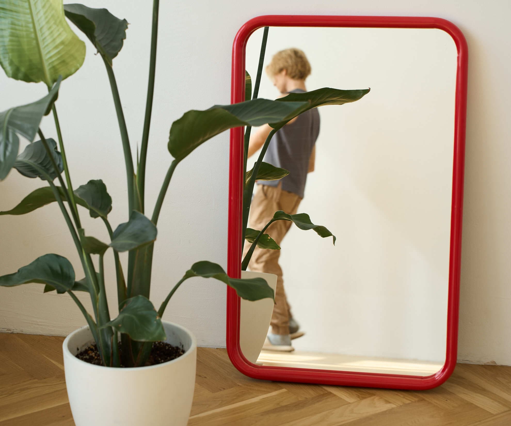 Зеркало на металлической раме 50х80 см, красное