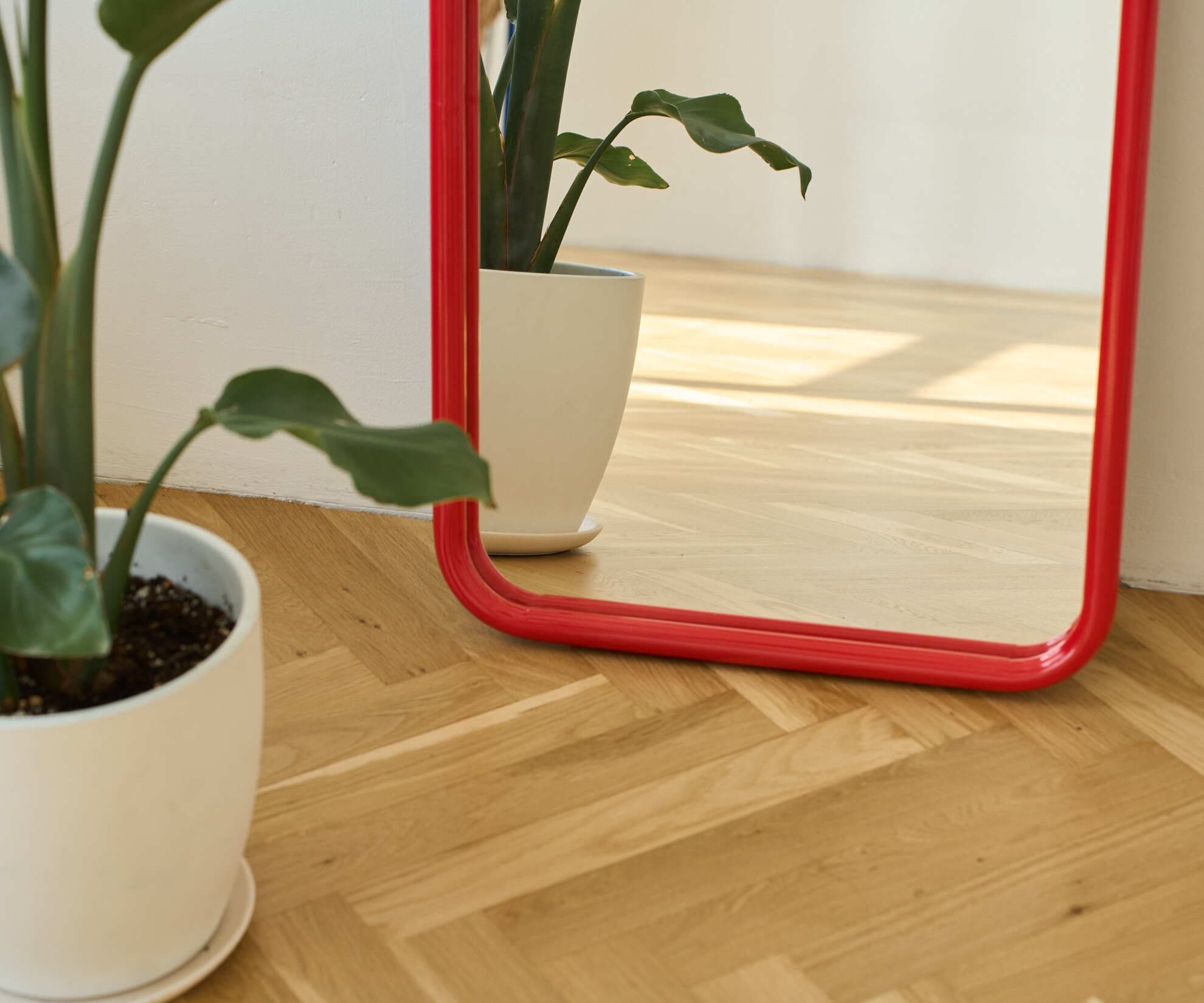 Зеркало на металлической раме 50х80 см, красное