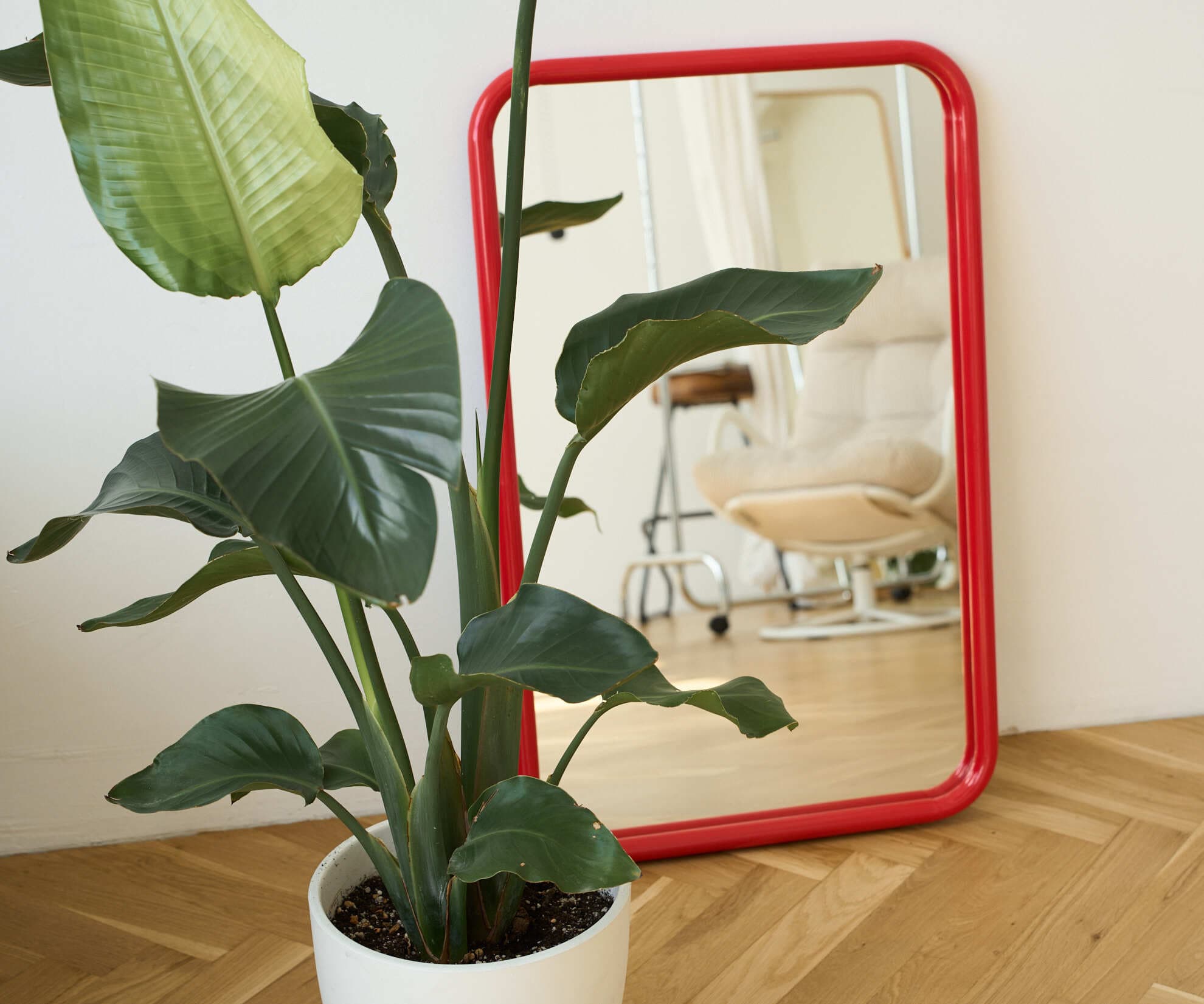 Зеркало на металлической раме 50х80 см, красное