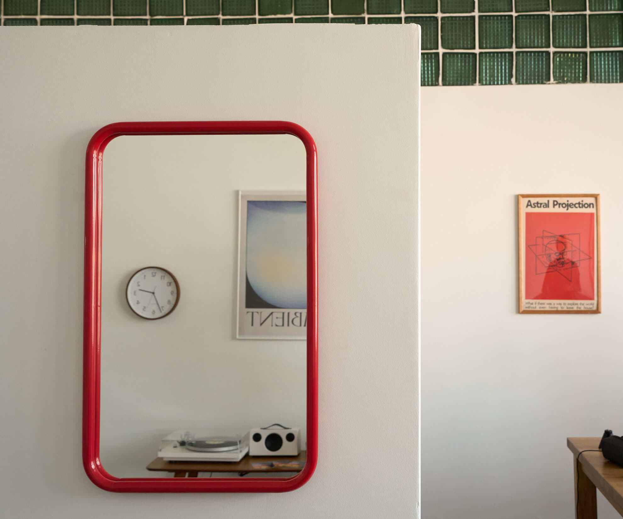 Зеркало на металлической раме 50х80 см, красное