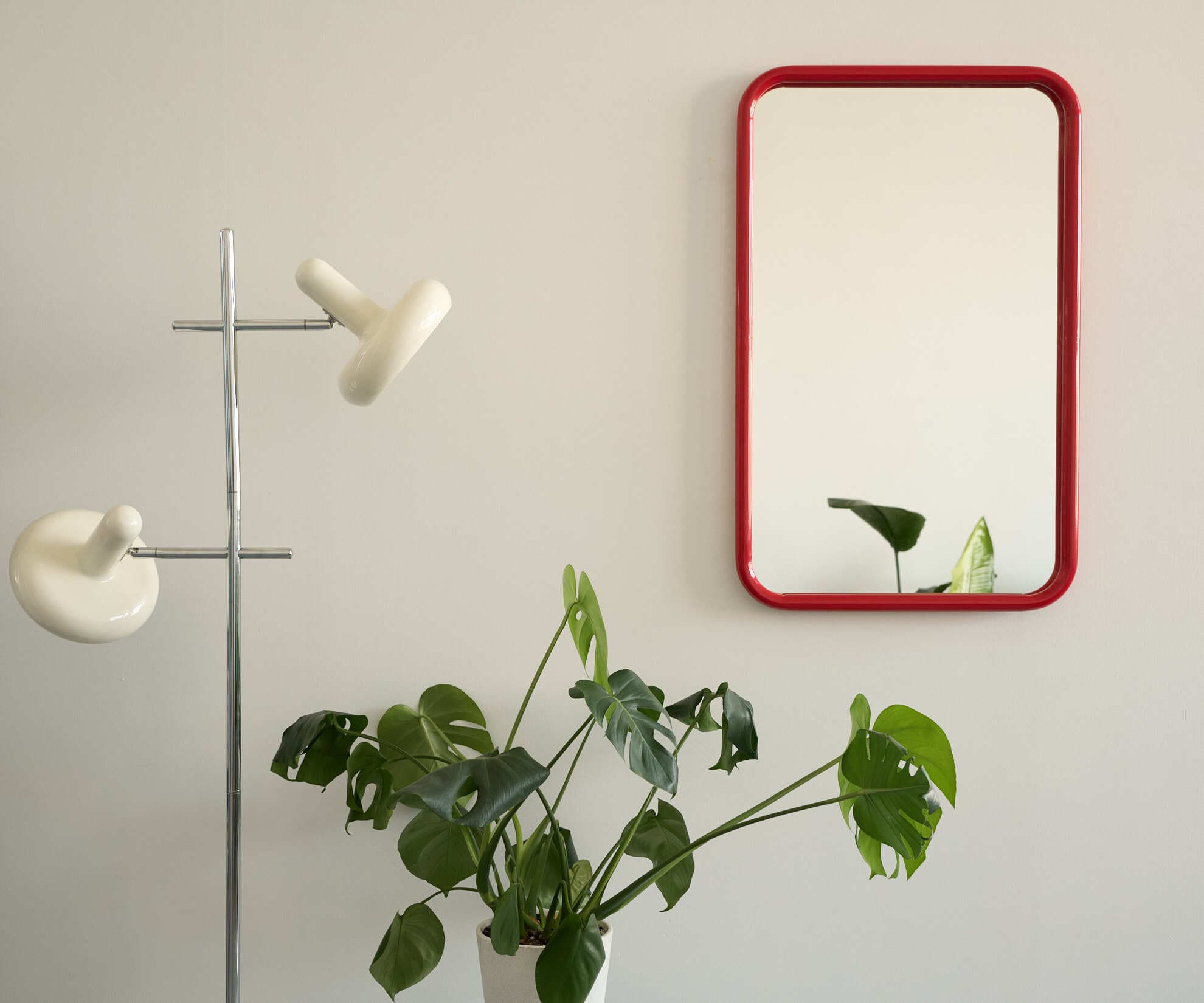 Зеркало на металлической раме 50х80 см, красное