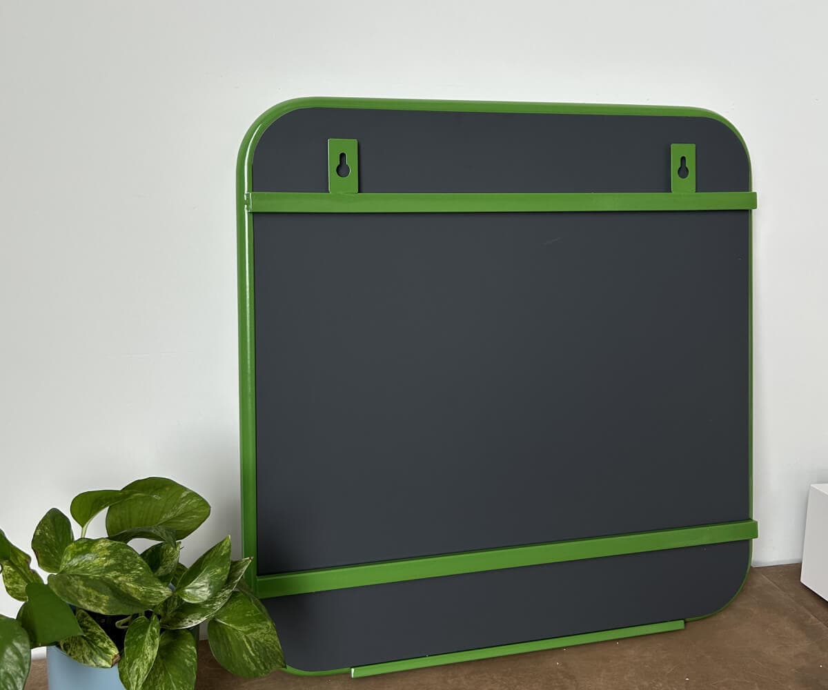 Зеркало на металлической раме, зеленое